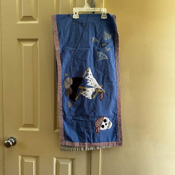 Pottery Barn Kids Pirate Table Runner and Set of 8 (New) Napkins - Picture 3 of 4